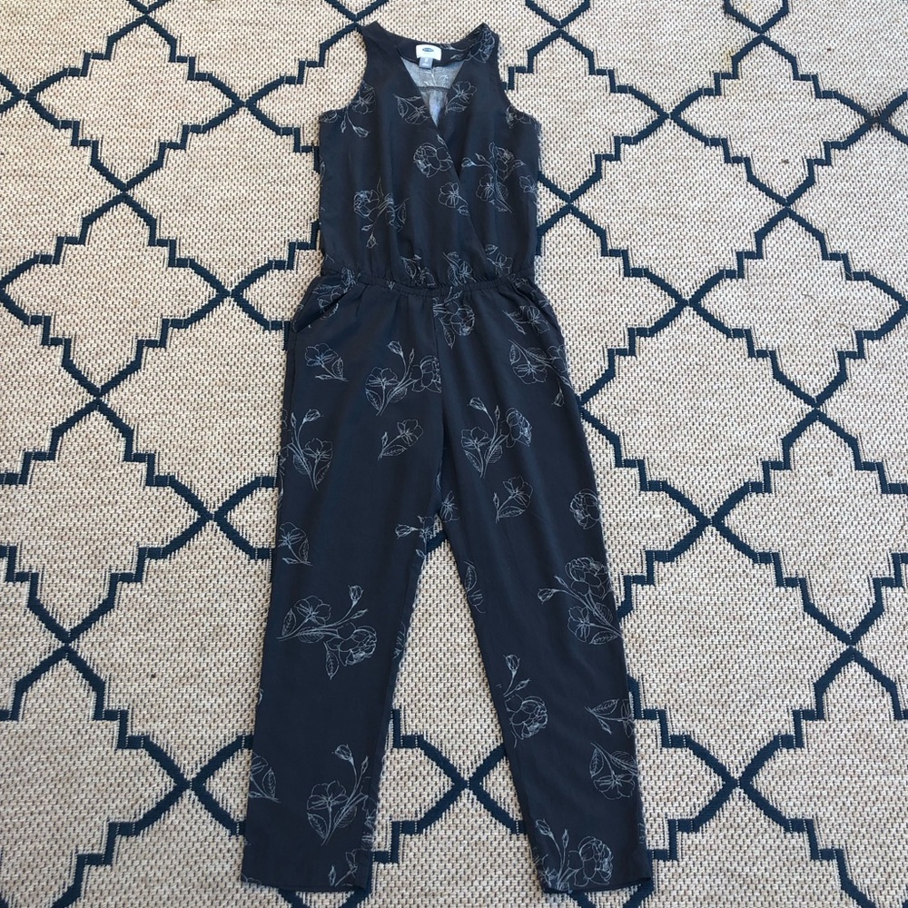 NWOT Jumper with pockets!!